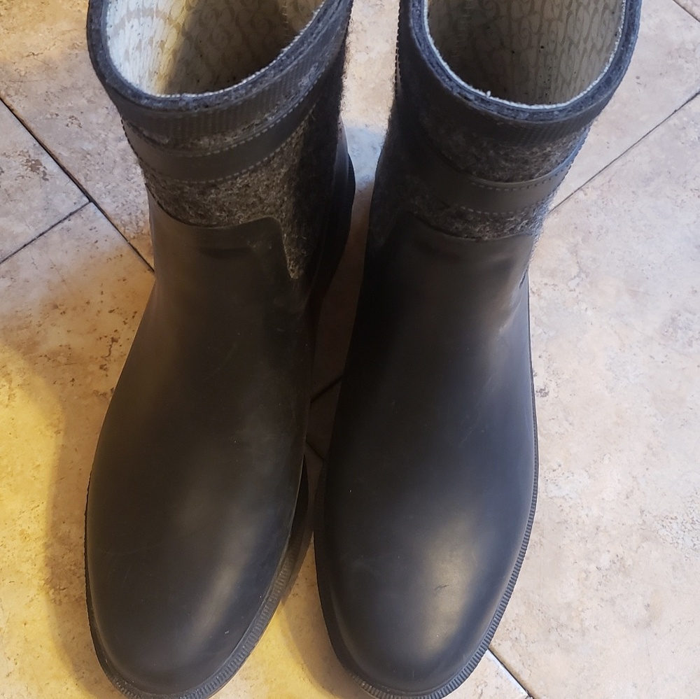 Boots - Picture 2 of 4